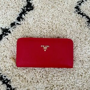 Never used Prada wallet !